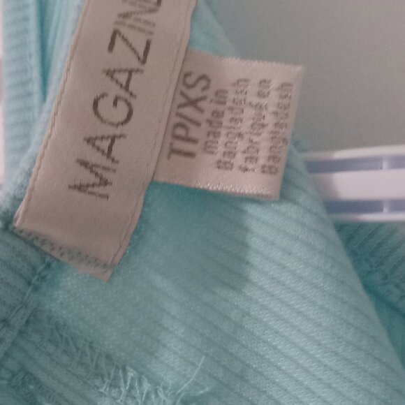 Magazine top crop blue TP/XS  with 5 blue buttons in front very soft material - Picture 4 of 6